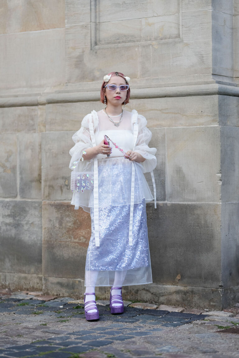 Saia de lantejoula prata 13jan26 GettyImages 2228850599