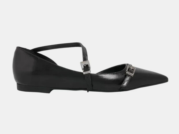 Sapatilha de bico fino preta 14jan26 Santa Lolla