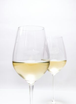 Tudo o que você precisa saber sobre o vinho Chardonnay anastasiia rozumna PLbmUz6Bcv0 unsplash