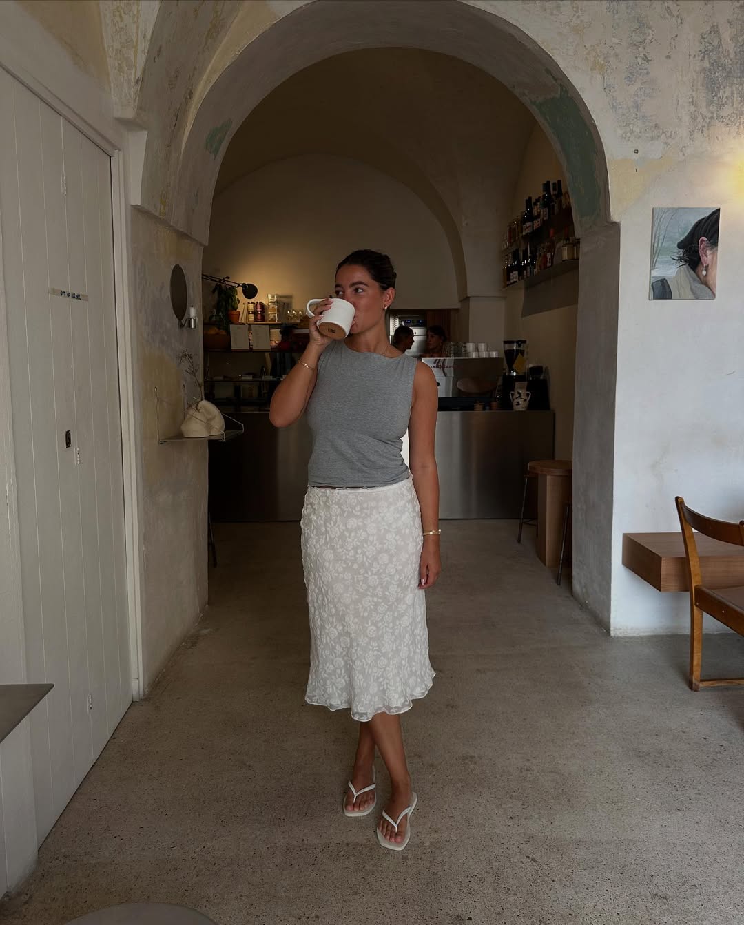 6 jeitos de usar a saia mídi branca para garantir produções estilosas looks com saia mídi branca