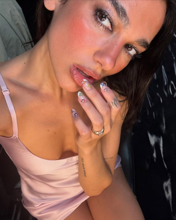 Blush rosa queimado é o favorito do verão — e aqui estão as provas blush rosa queimado