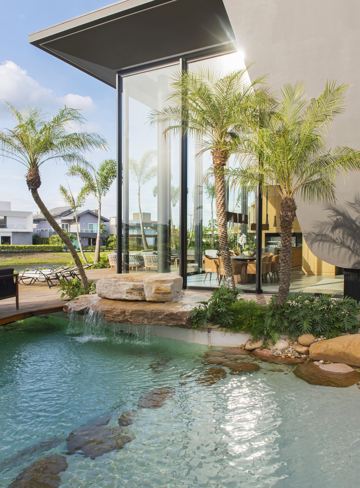 6 ideias de cascata para piscina