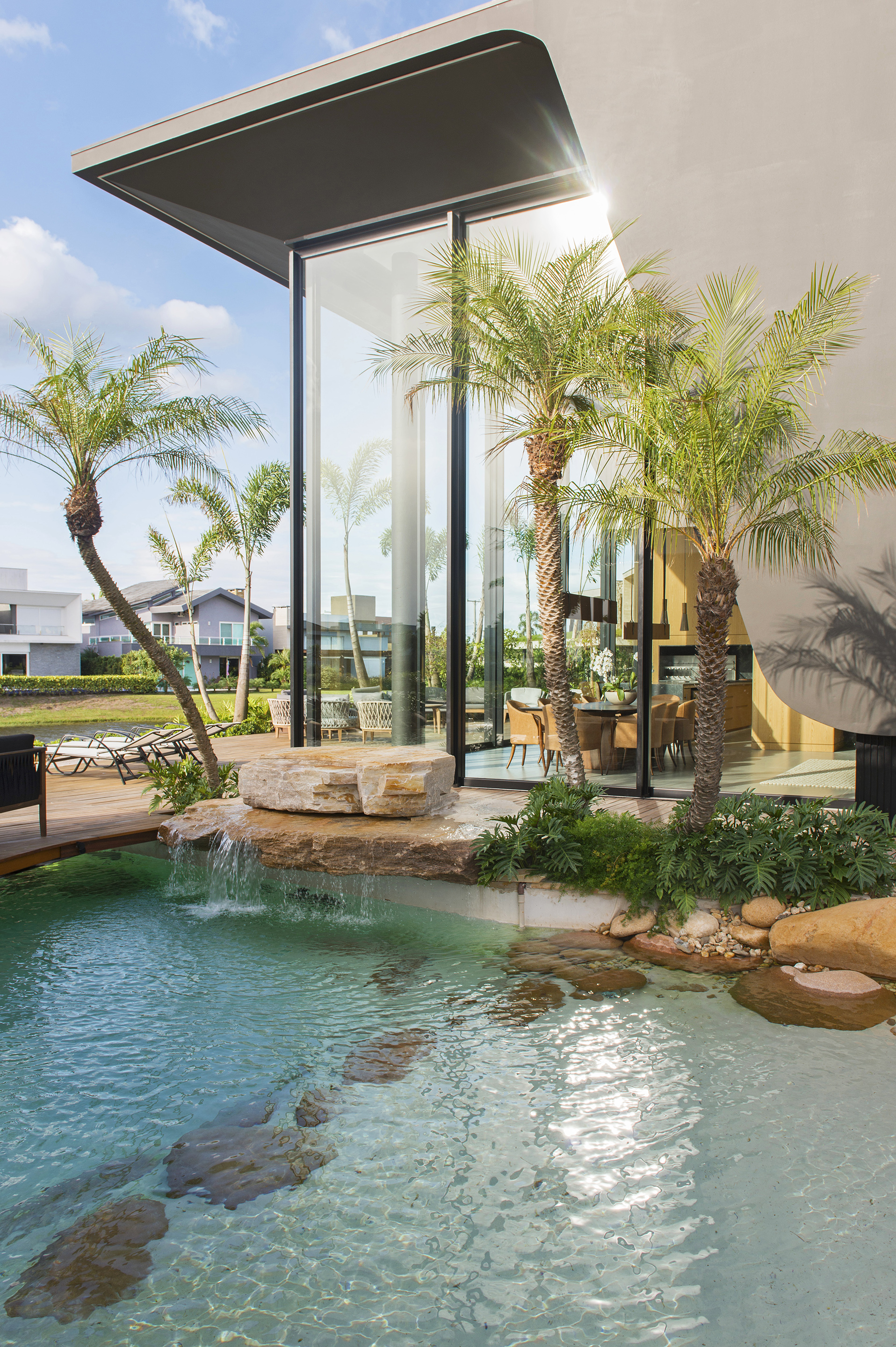 6 ideias de cascata para piscina