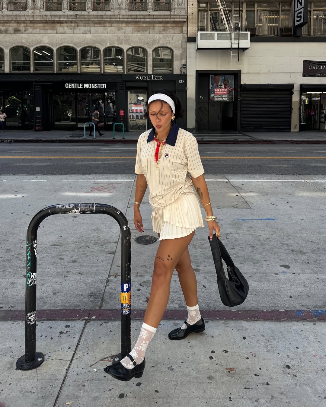 Os looks com saia plissada são perfeitos para festas, sim, mas vão muito além! looks com saia plissada