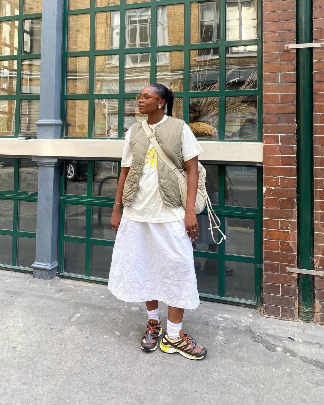 6 jeitos de usar a saia mídi branca para garantir produções estilosas looks com saia mídi branca