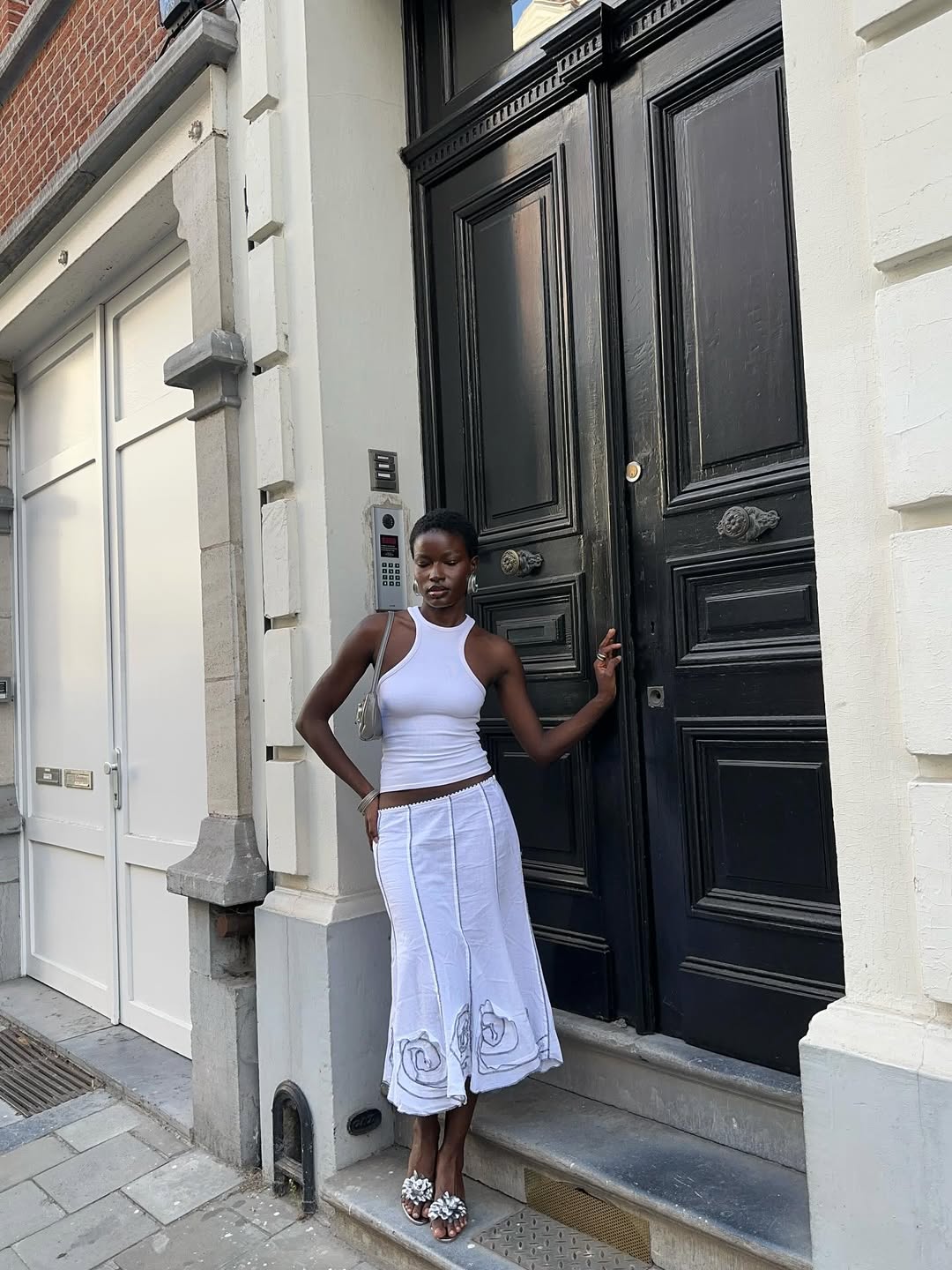 6 jeitos de usar a saia mídi branca para garantir produções estilosas looks com saia mídi branca