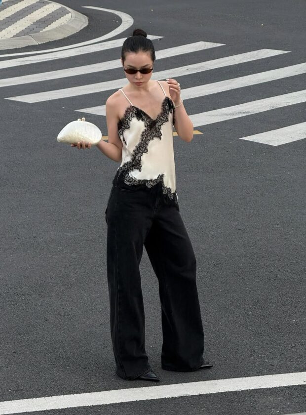 blusa de cetim com renda