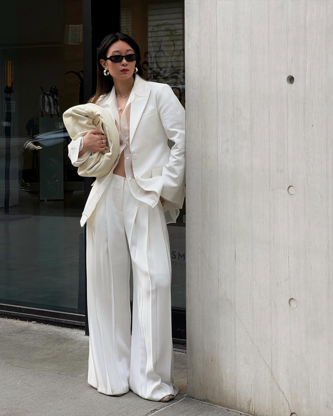 looks com blazer branco