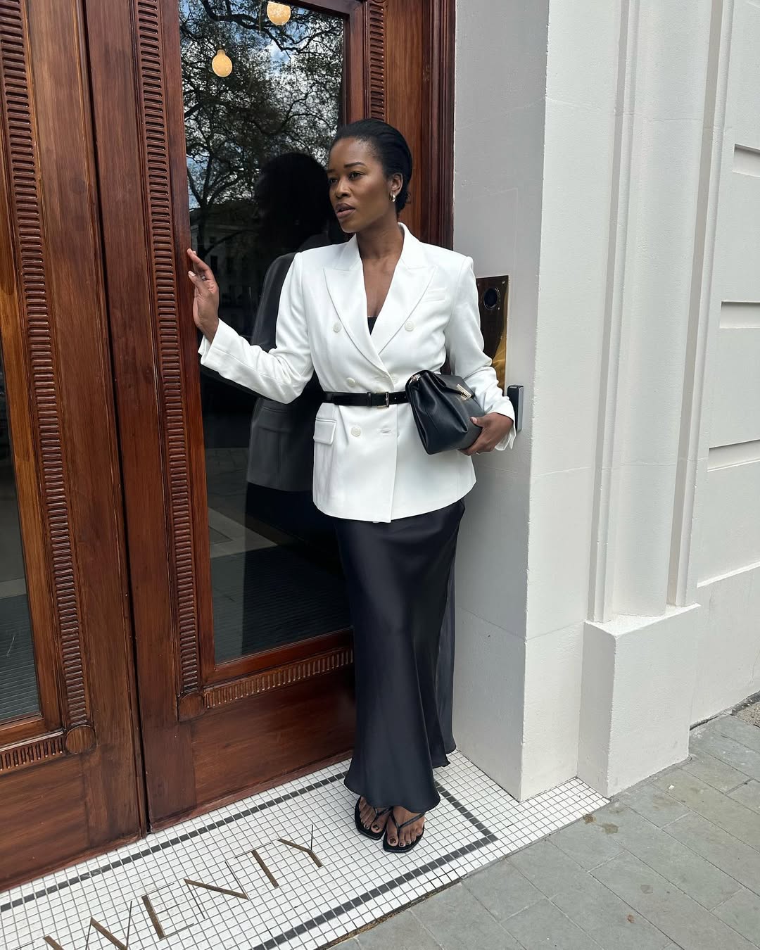 looks com blazer branco