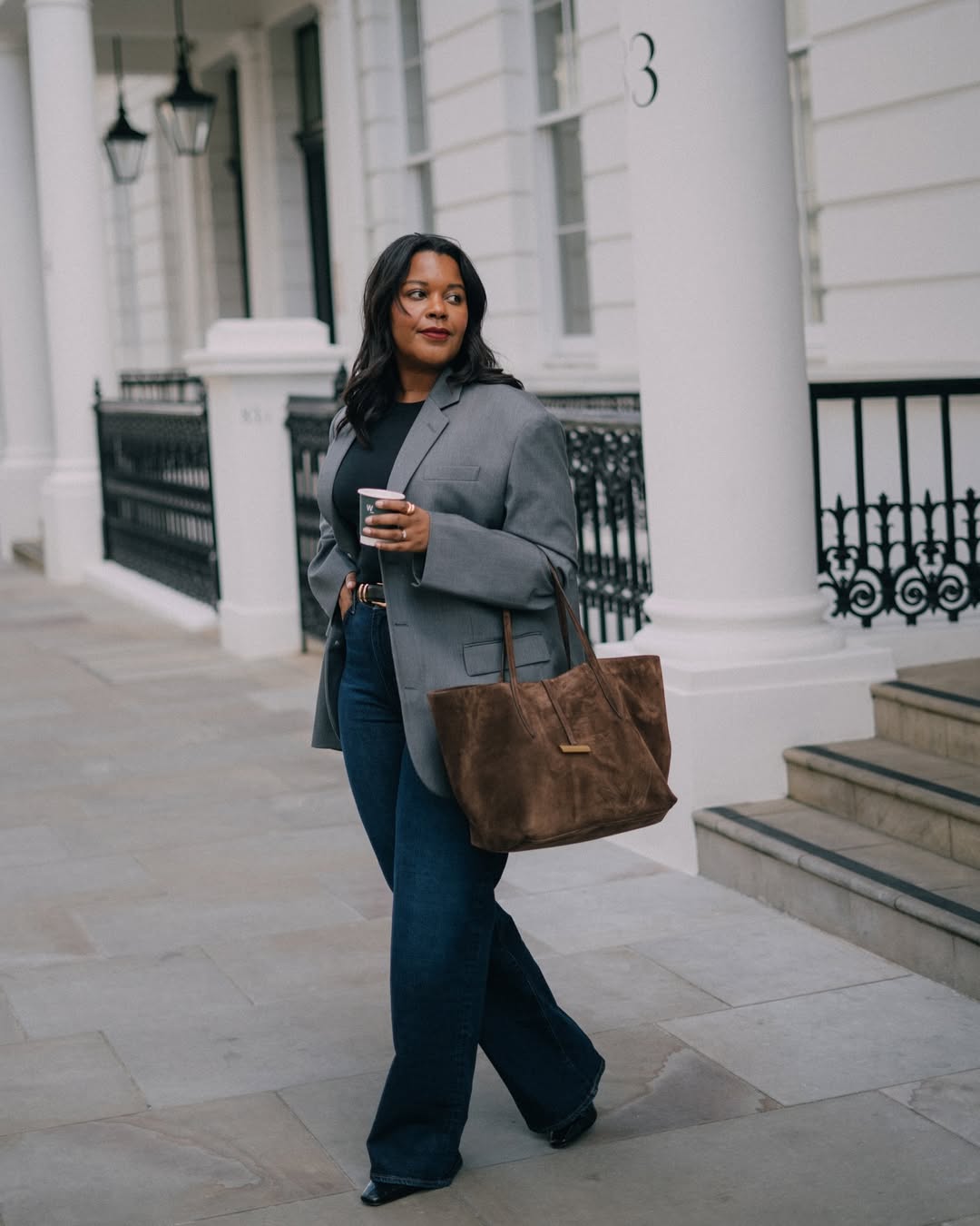 looks com calça jeans e blazer