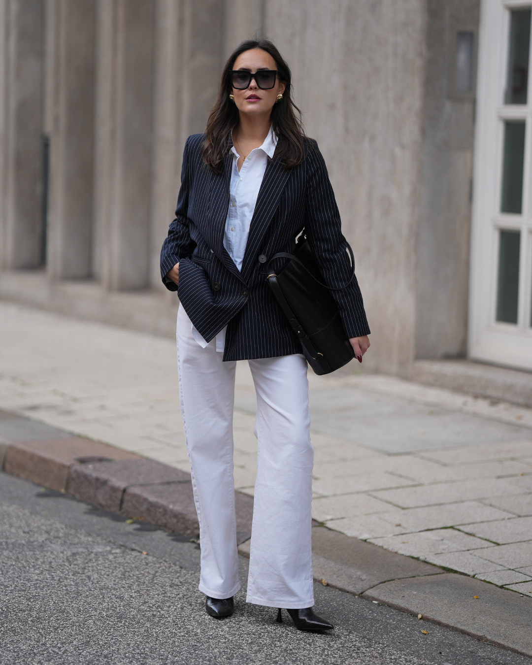 looks com calça jeans e blazer