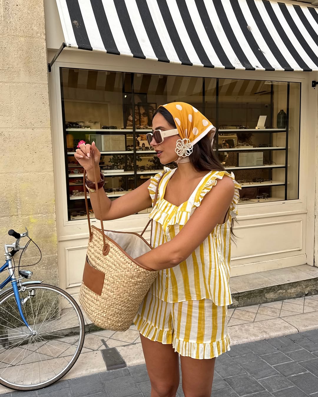 5 looks com lenço na cabeça que mostram o poder desse truque de styling looks com lenço na cabeça