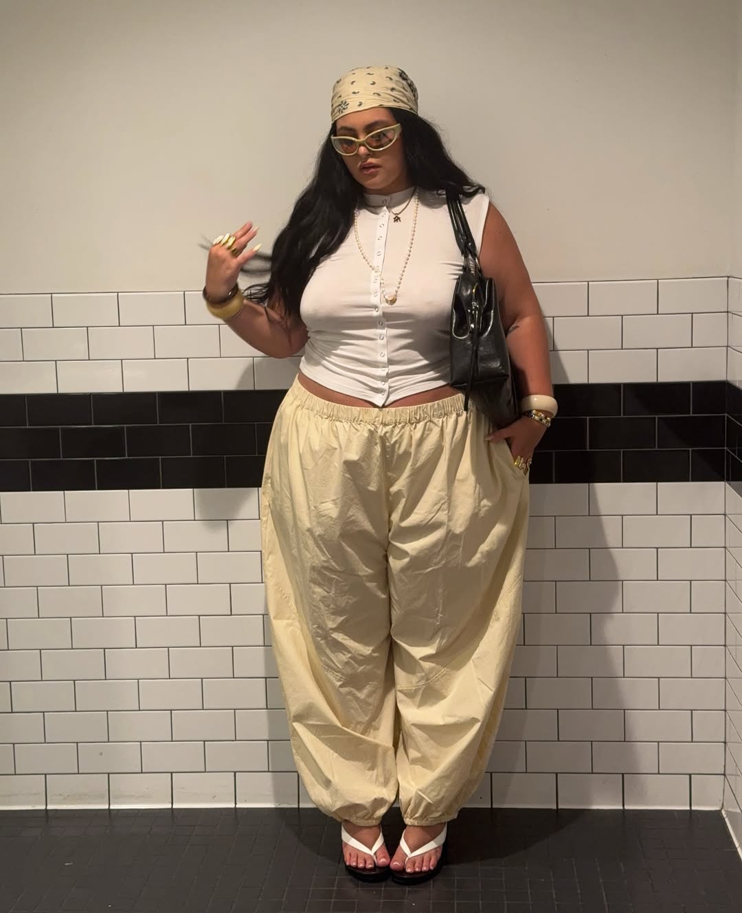 5 looks com lenço na cabeça que mostram o poder desse truque de styling looks com lenço na cabeça