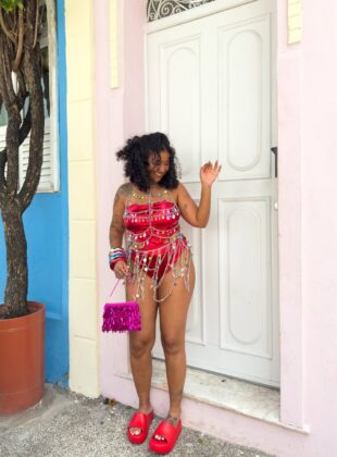 5 looks para o Carnaval 2026 que vão te inspirar para os blocos looks para o Carnaval 2026