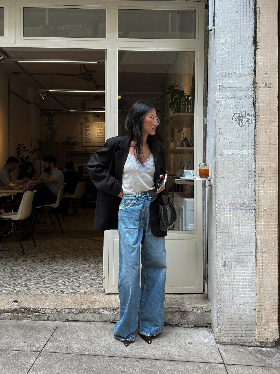 blusa de cetim com renda