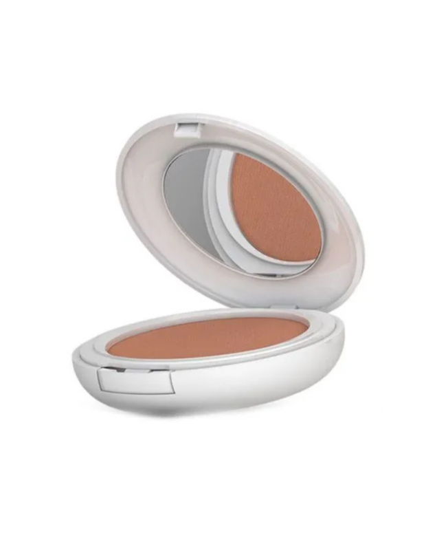 Pó compacto com proteção solar: 7 opções para carregar e retocar ao longo do dia pó compacto com proteção solar