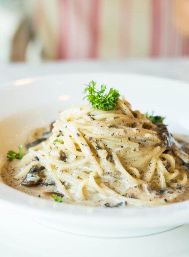 Spaghetti cream sauce with truffle mushroom