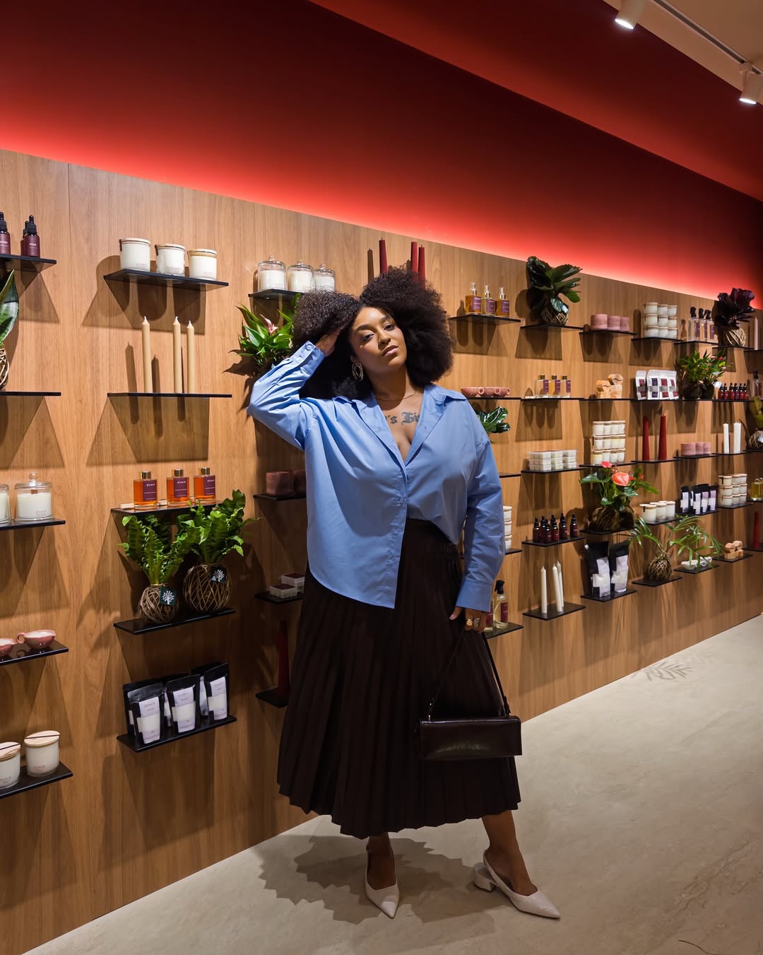 Os looks com saia plissada são perfeitos para festas, sim, mas vão muito além! looks com saia plissada