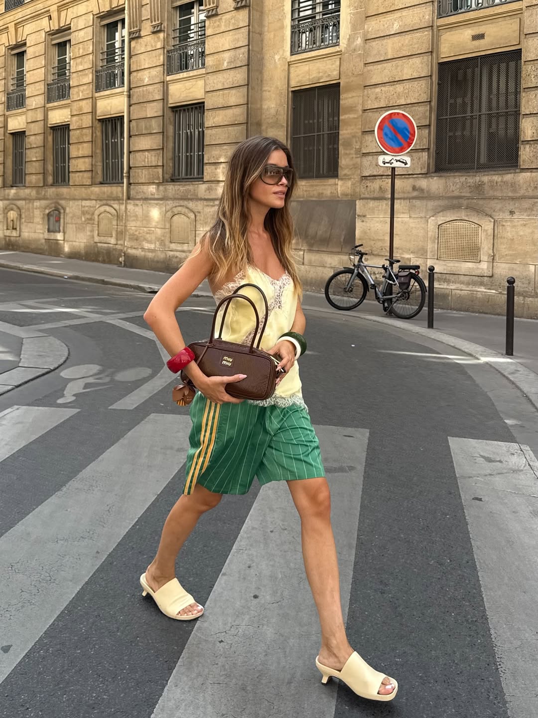 blusa de cetim com renda