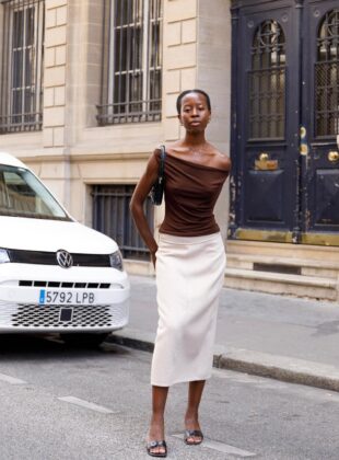 looks com saia mídi branca