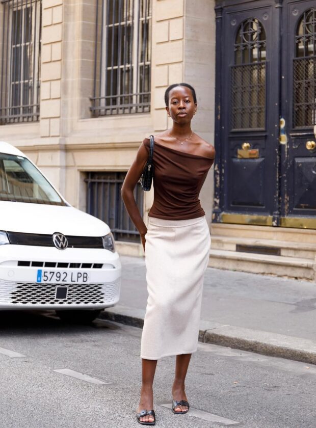 looks com saia mídi branca