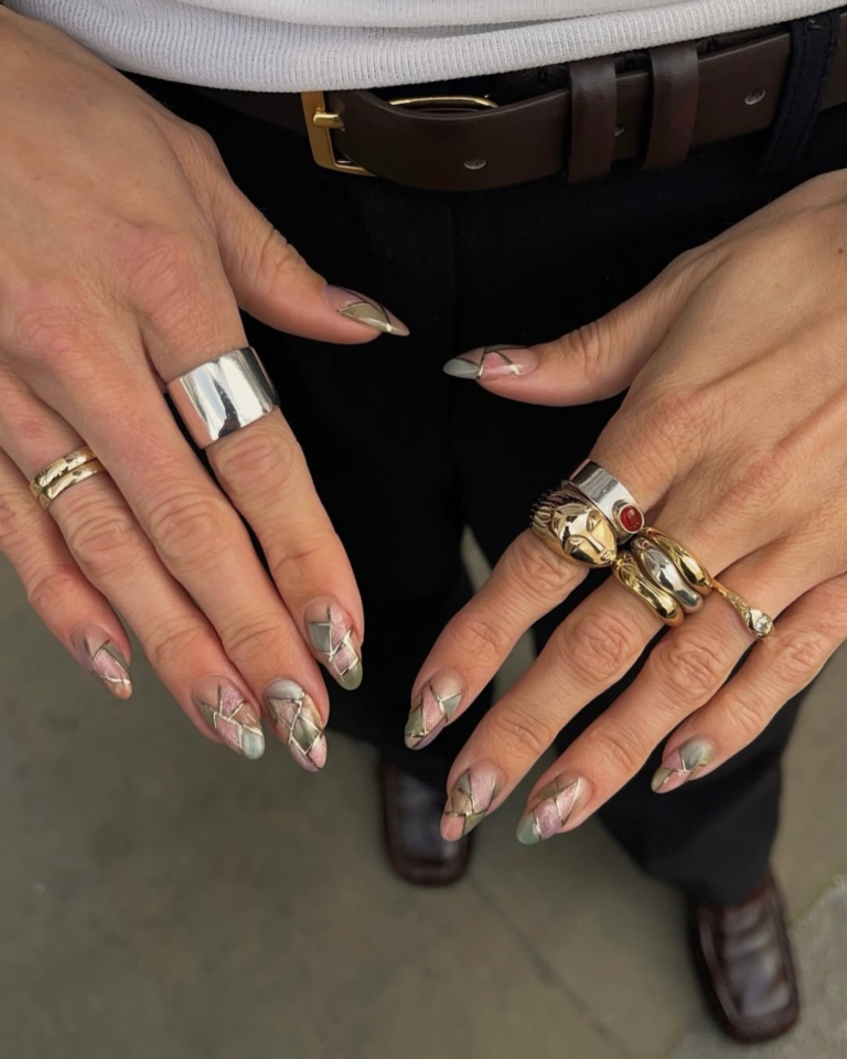 unha almond decorada