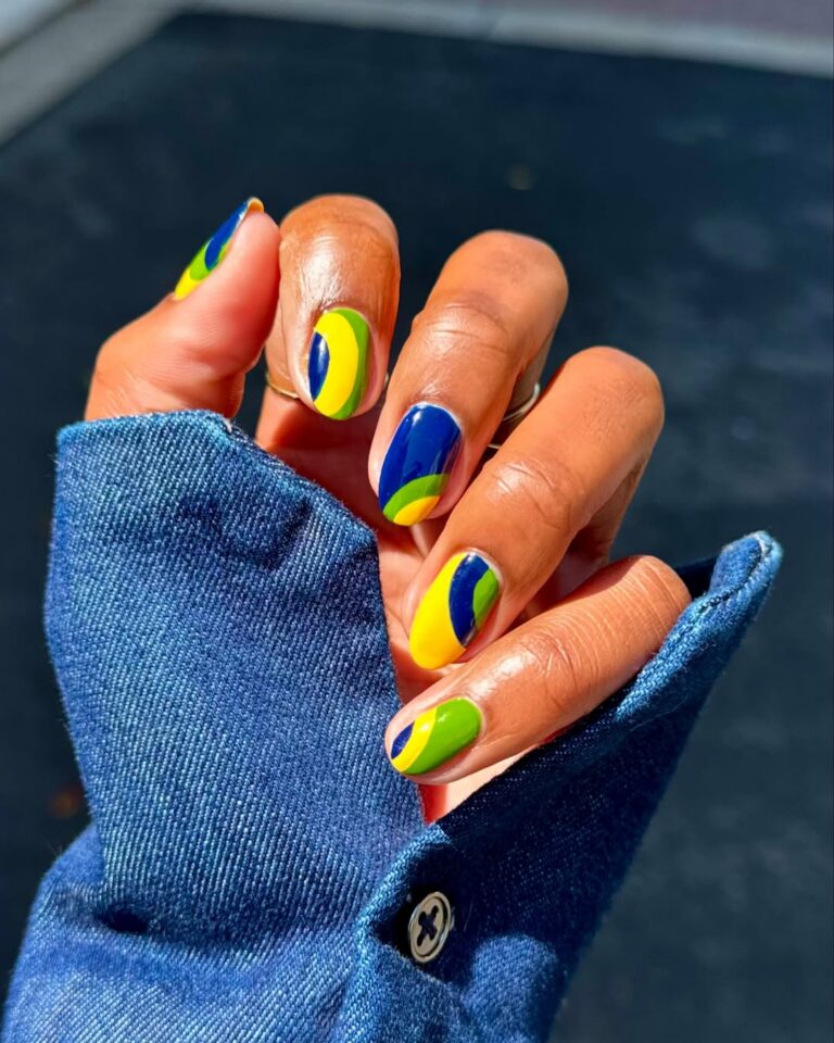 8 unhas de Carnaval para se jogar nos blocos com muito estilo unhas de carnaval