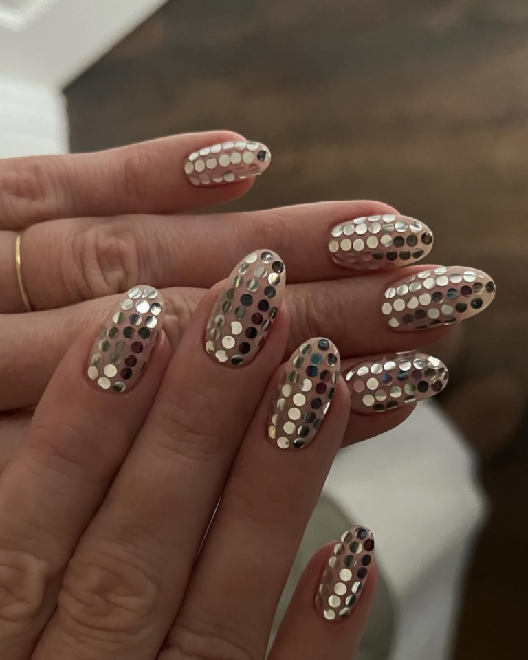 8 unhas de Carnaval para se jogar nos blocos com muito estilo unhas de carnaval