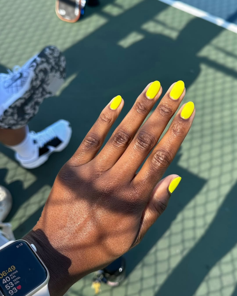 8 unhas de Carnaval para se jogar nos blocos com muito estilo unhas de carnaval