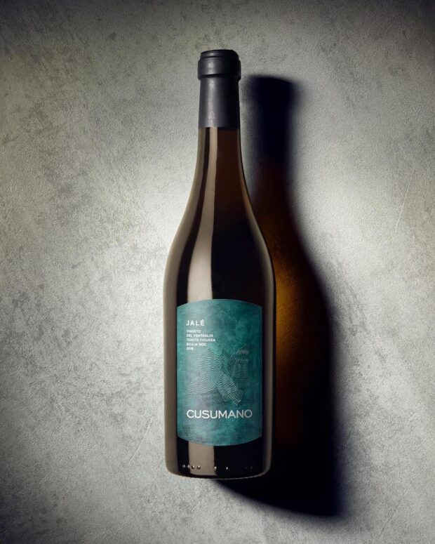 Tudo o que você precisa saber sobre o vinho Chardonnay vinho chardonnay italia cusumano jale chardonnay 01