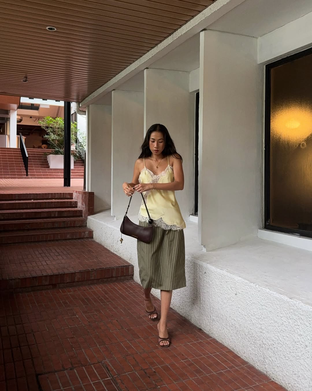 blusa de cetim com renda