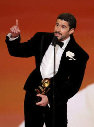 Grammy 2026 premia Bad Bunny, em noite marcada por críticas ao ICE Bad Bunny no Grammy 2026