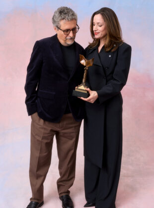 Kleber Mendonça Filho e Emilie Lesclaux no Spirit Awards