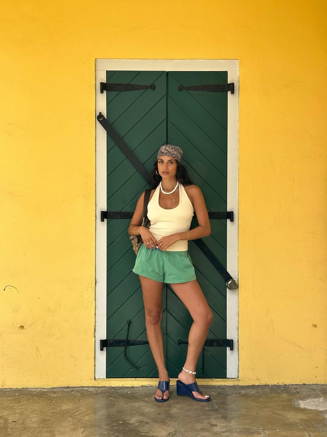 Tamanco feminino: 7 looks para atualizar o guarda-roupa com o sapato da vez tamanco feminino 5