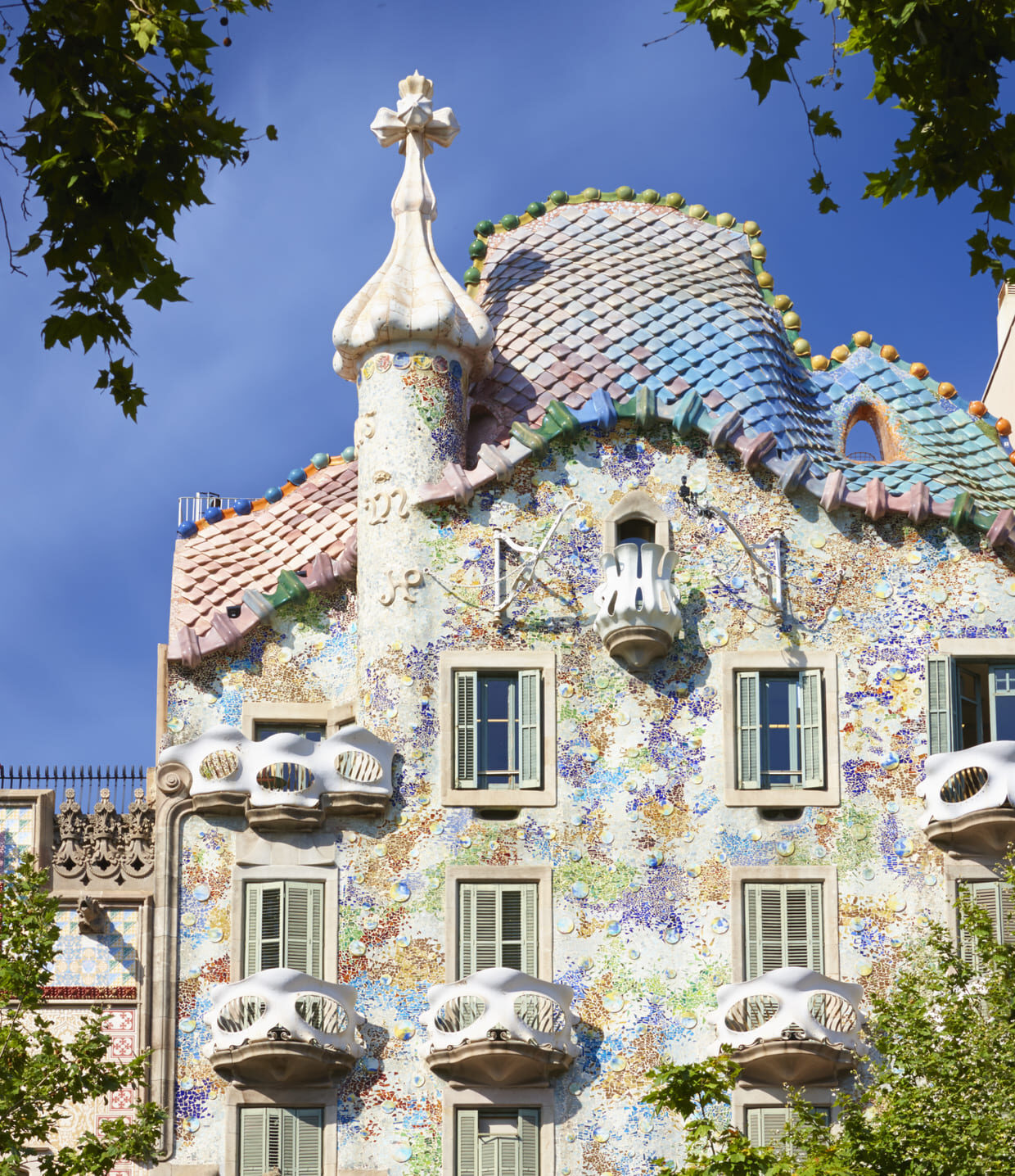 100 anos sem Antoni Gaudí: 8 obras para conhecer a trajetória do arquiteto