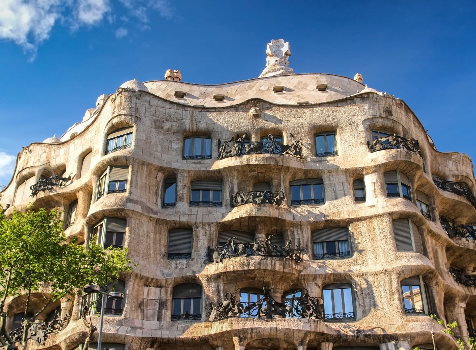100 anos sem Antoni Gaudí: 8 obras para conhecer a trajetória do arquiteto