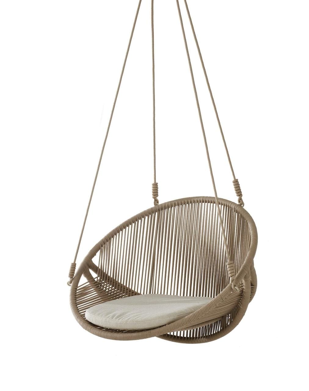 Cadeira de balanço para varanda: veja como a peça pode transformar o ambiente