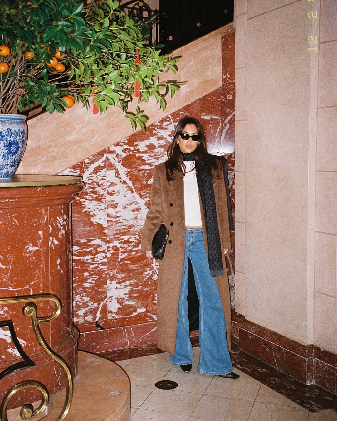 5 jeitos de atualizar as calças flare para um look estiloso e contemporâneo looks com calças flare