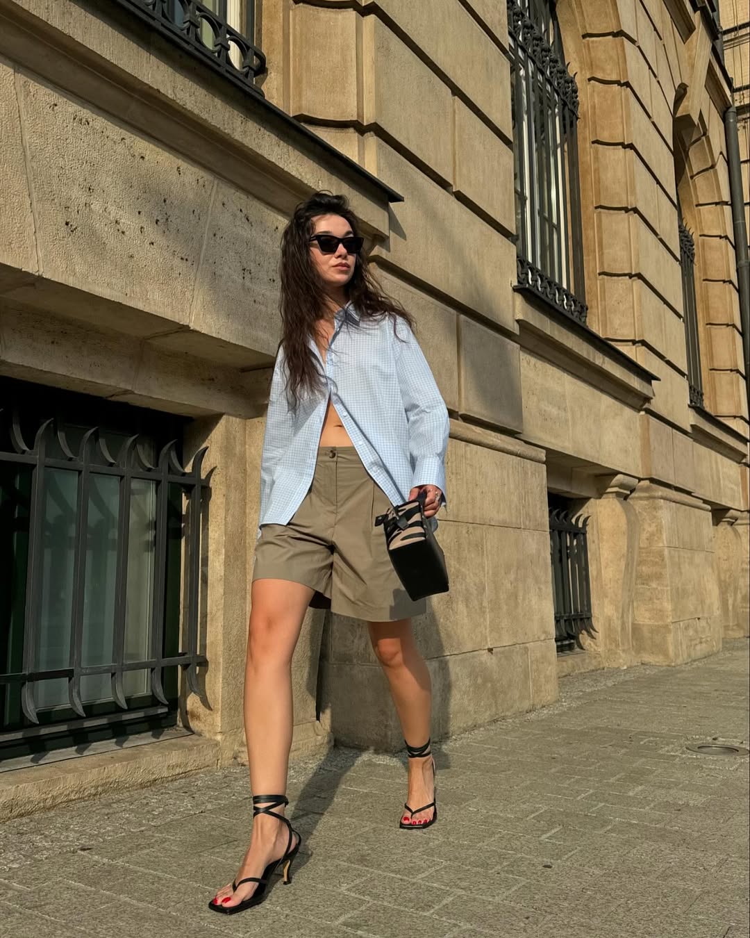 seis jeitos diferentes de usar a camisa social feminina