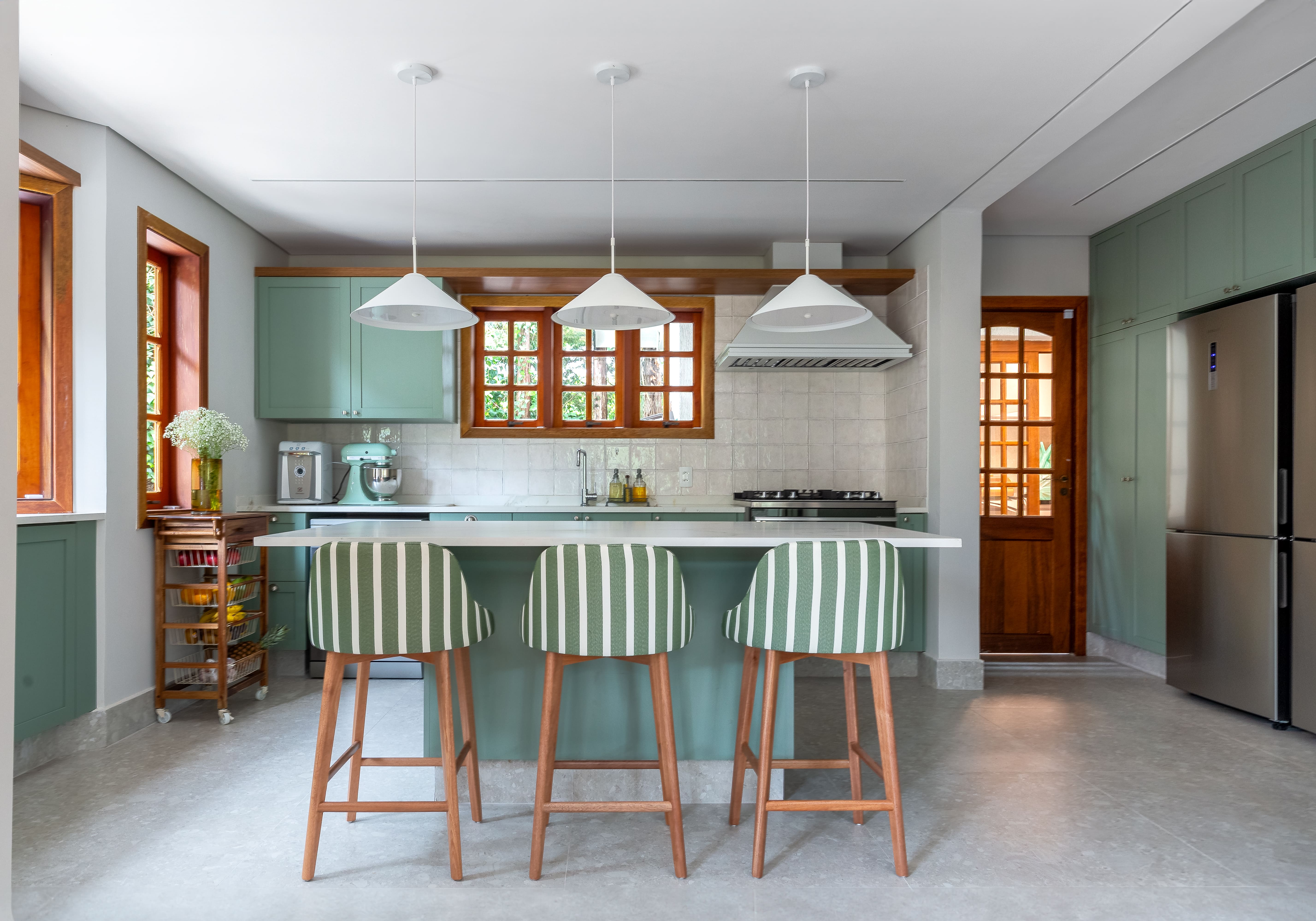 Cozinha retrô: 8 dicas de decoração para uma viagem no tempo