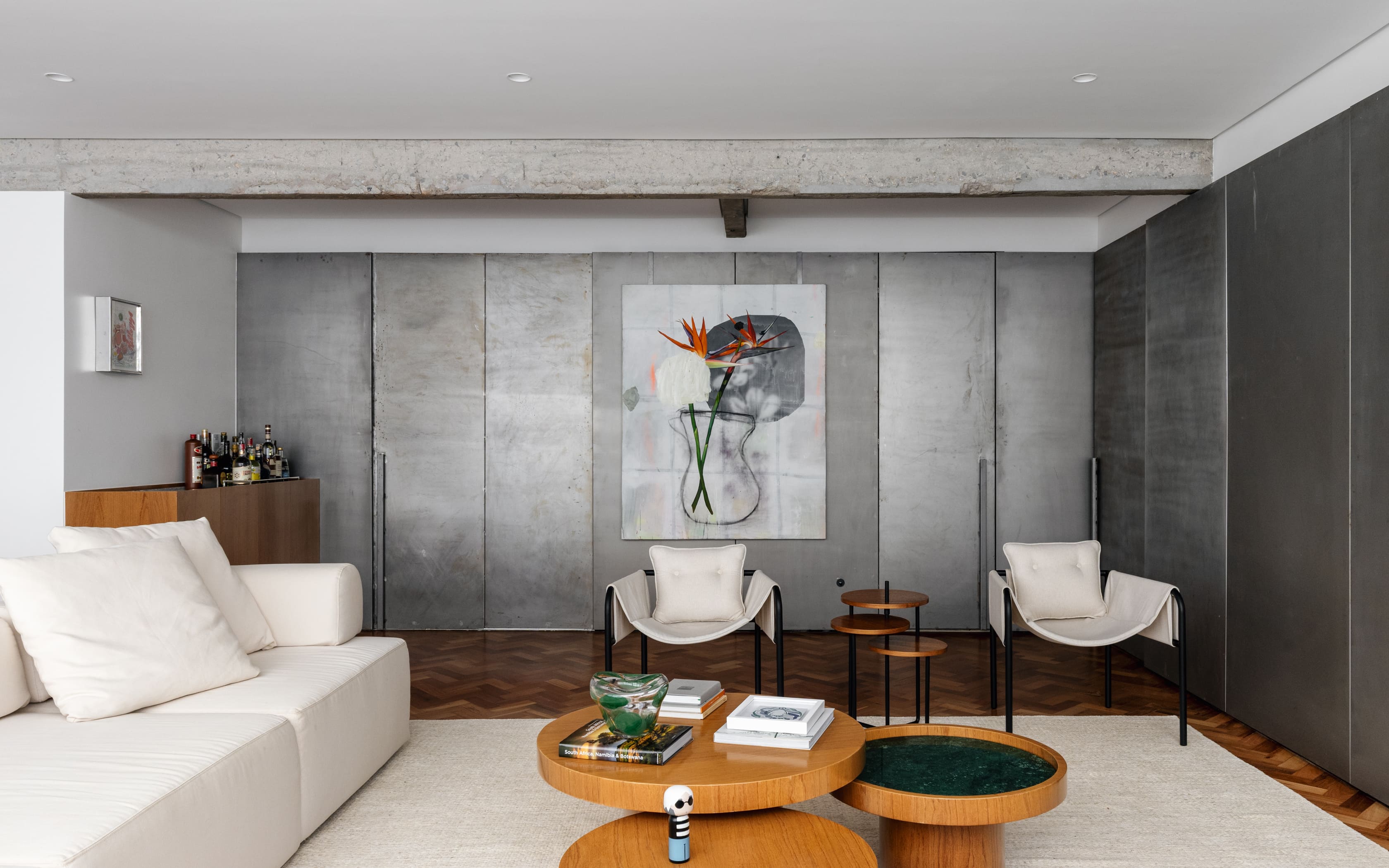 Como criar uma decoração de sala simples e elegante em poucos passos