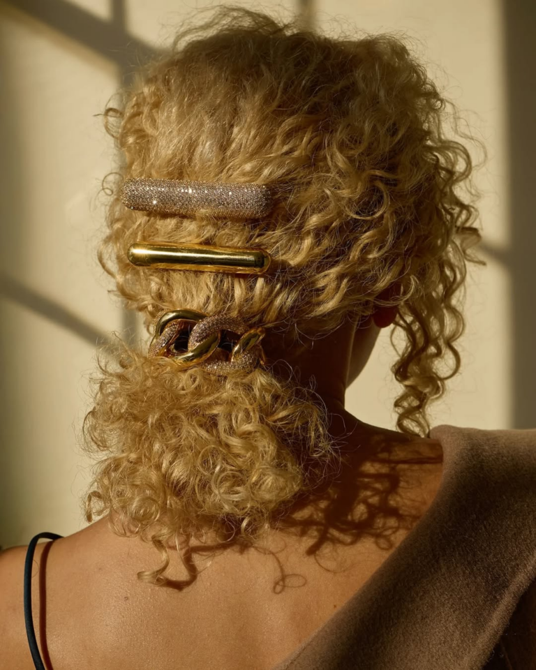 5 ideias de penteados para cabelos cacheados que valorizam o volume e a textura natural ideias de penteados para cabelos cacheados