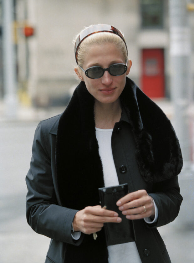looks de carolyn bessete -kennedy da década de 1990 que ainda são atuais