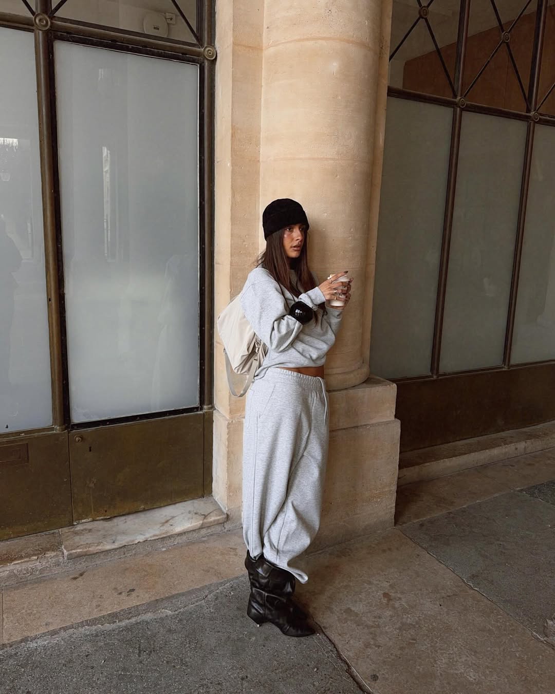 como deixar looks com calça de moletom mais estilosos