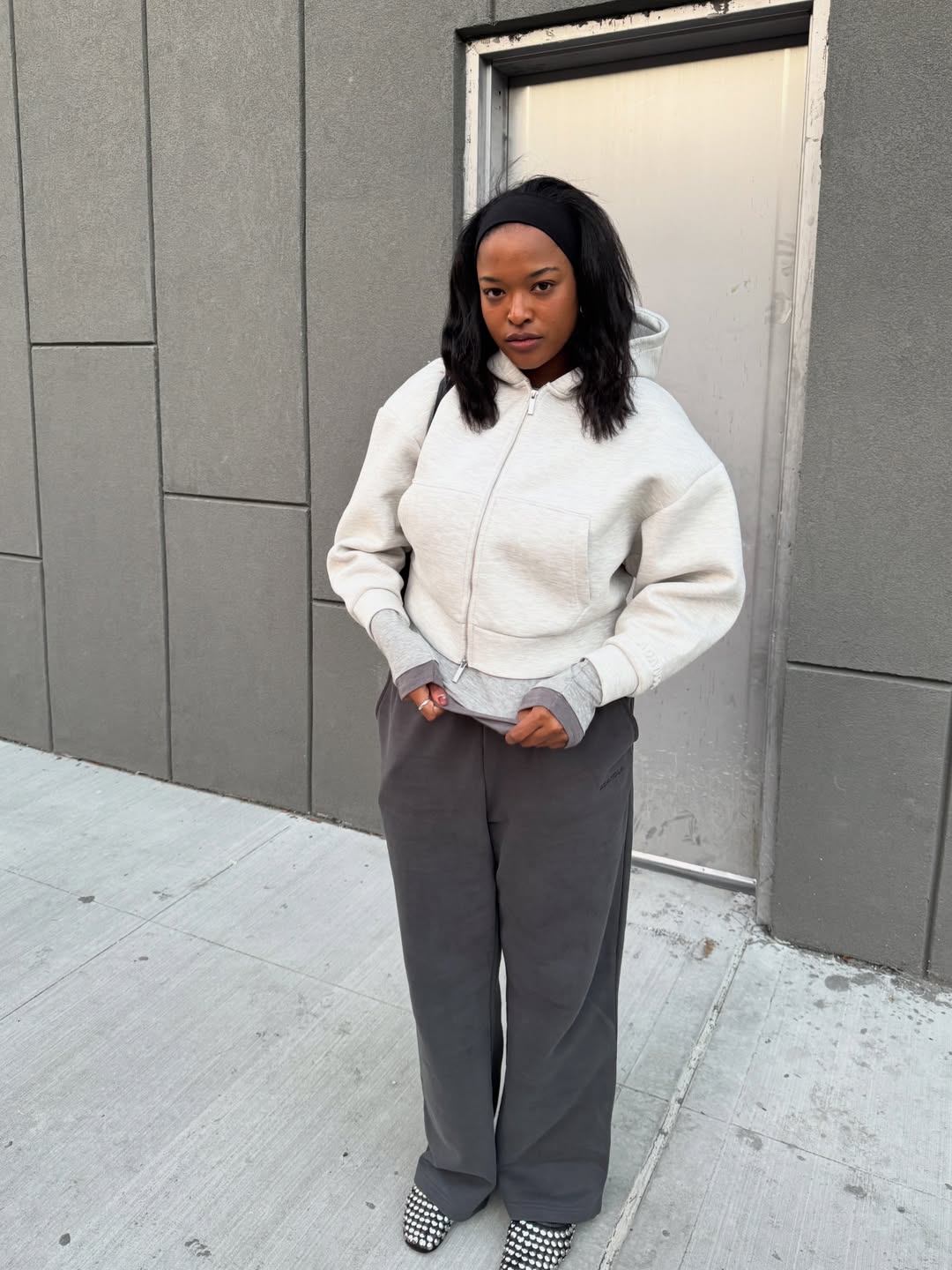 como deixar looks com calça de moletom mais estilosos