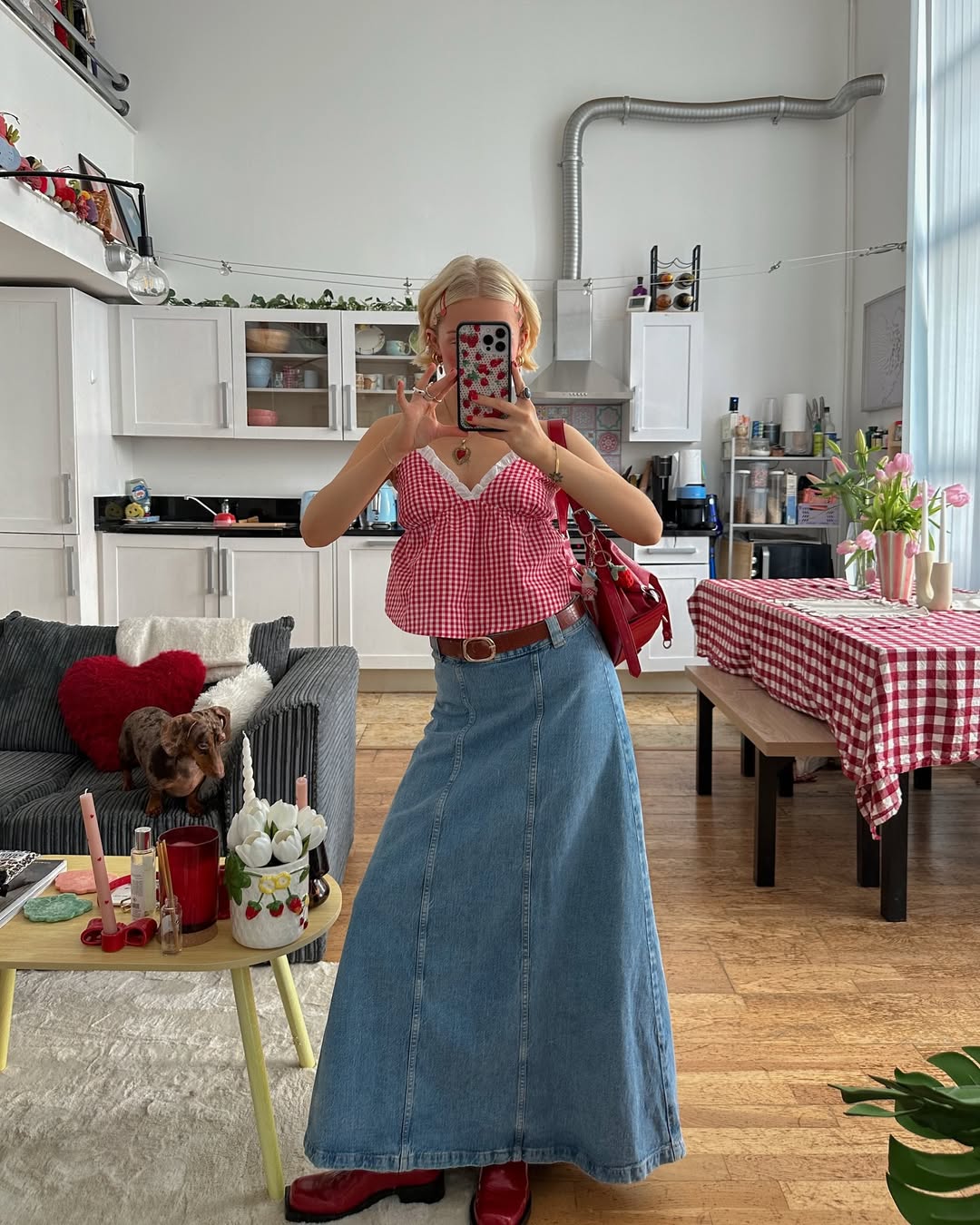 looks com saia jeans longa: 6 jeitos de usar a peça ao longo do ano looks com saia jeans longa (6)