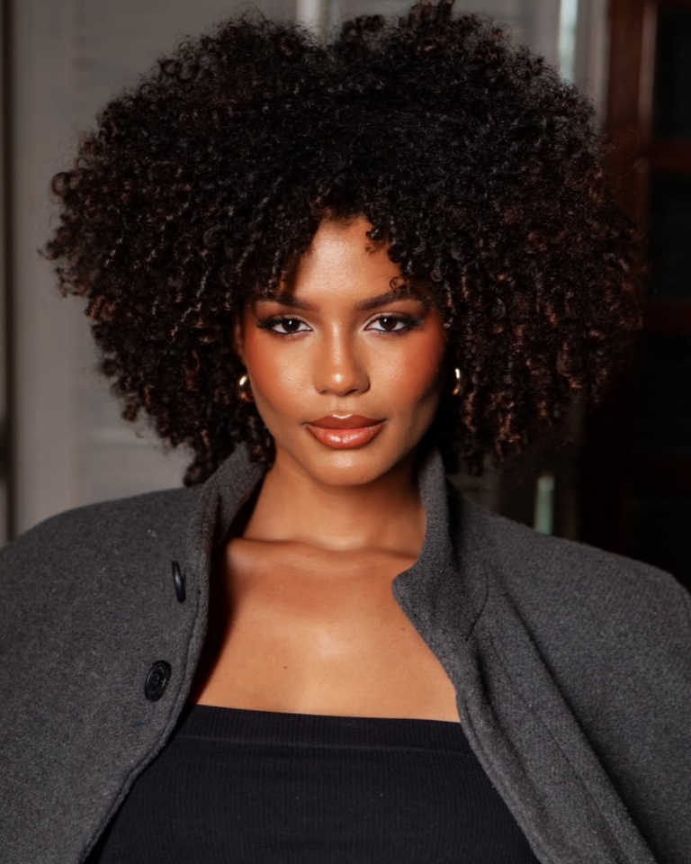 Estes são os 4 melhores cremes para cabelos cacheados e secos, segundo as influenciadoras melhores cremes para cabelos cacheados e secos