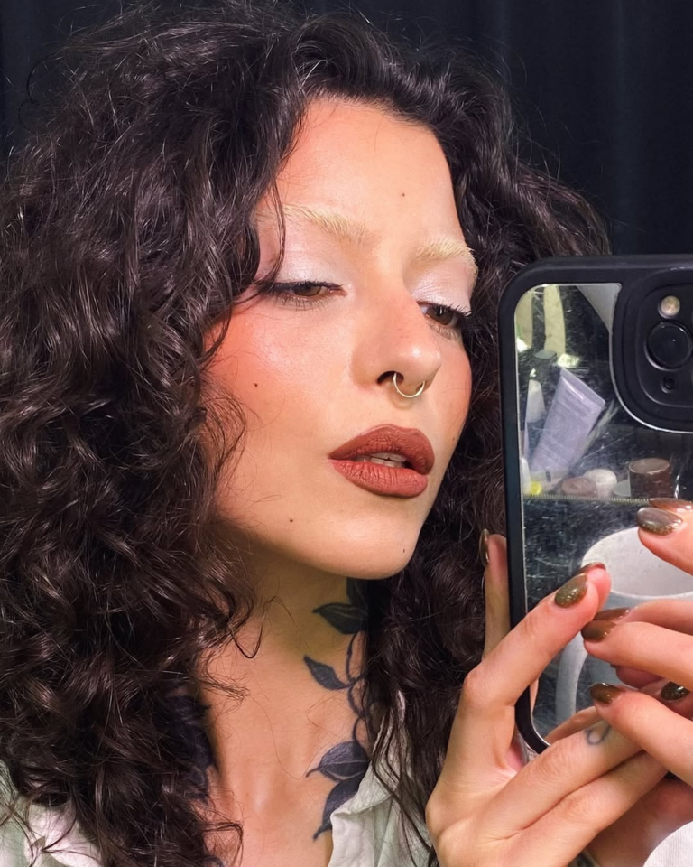 Estes são os 4 melhores cremes para cabelos cacheados e secos, segundo as influenciadoras melhores cremes para cabelos cacheados e secos