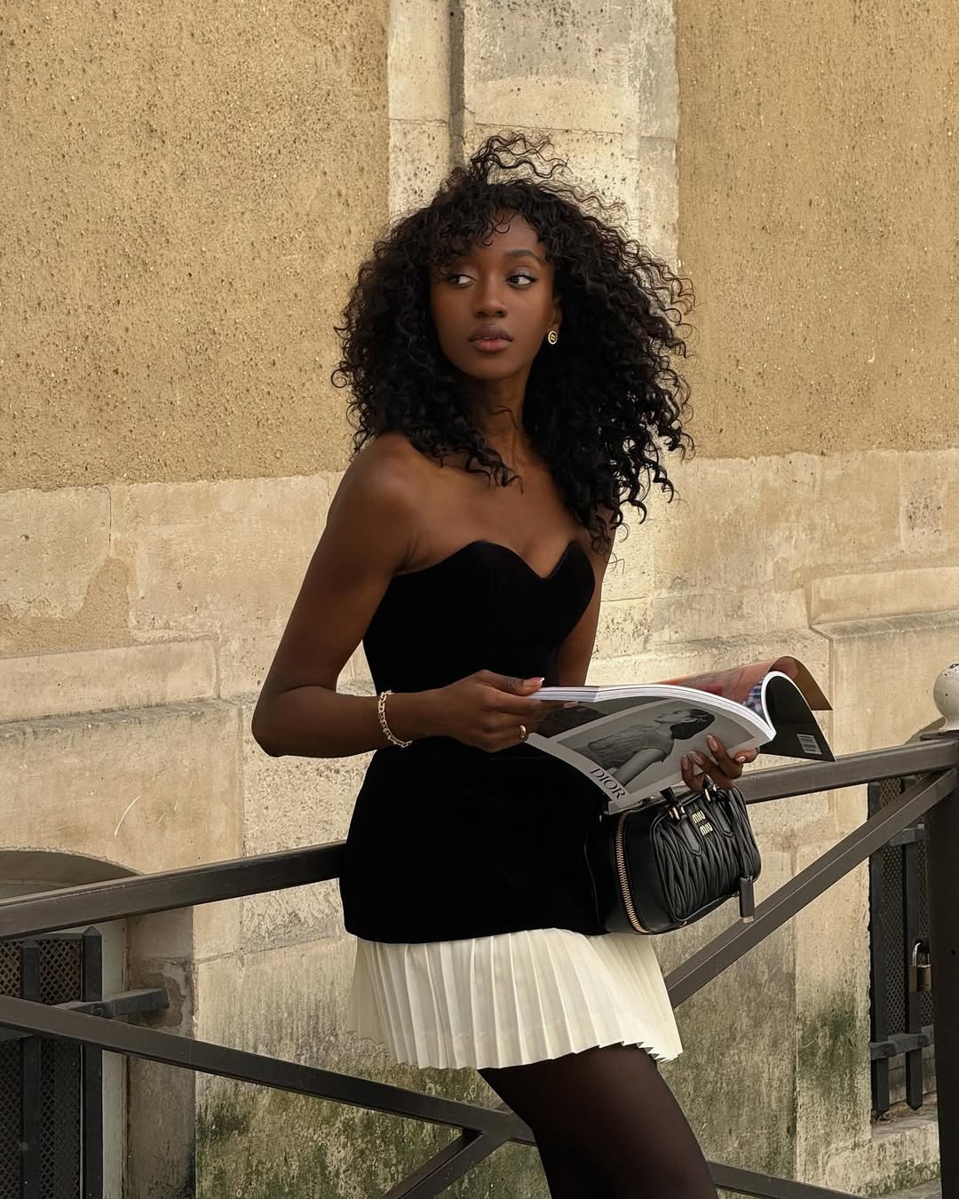 looks com minissaia plissada