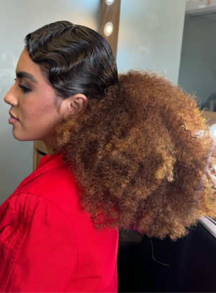 Penteados para cabelos crespos: 5 inspirações para festas (da formatura ao casamento!) penteados para cabelos crespos